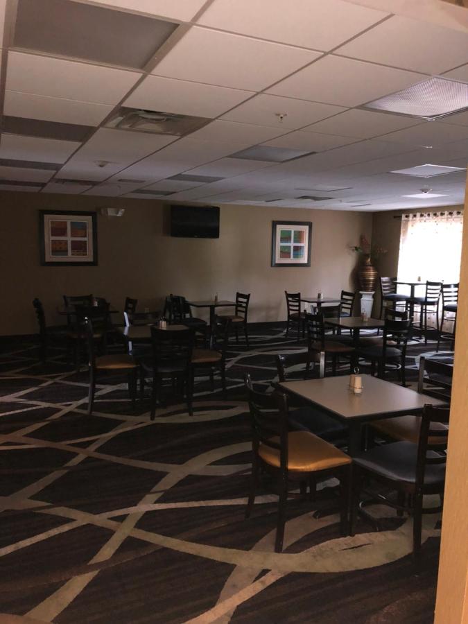 | Countryview Inn & Suites