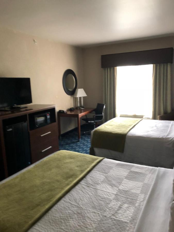  | Countryview Inn & Suites