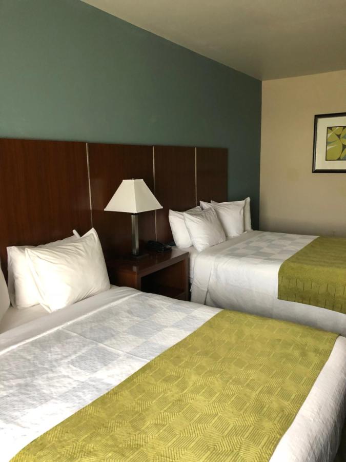 | Countryview Inn & Suites