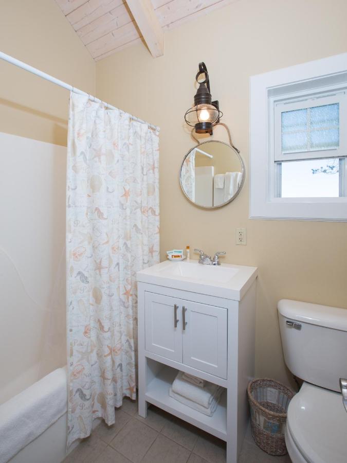 Standard Queen Room at Sheepscot Harbour Village Resort