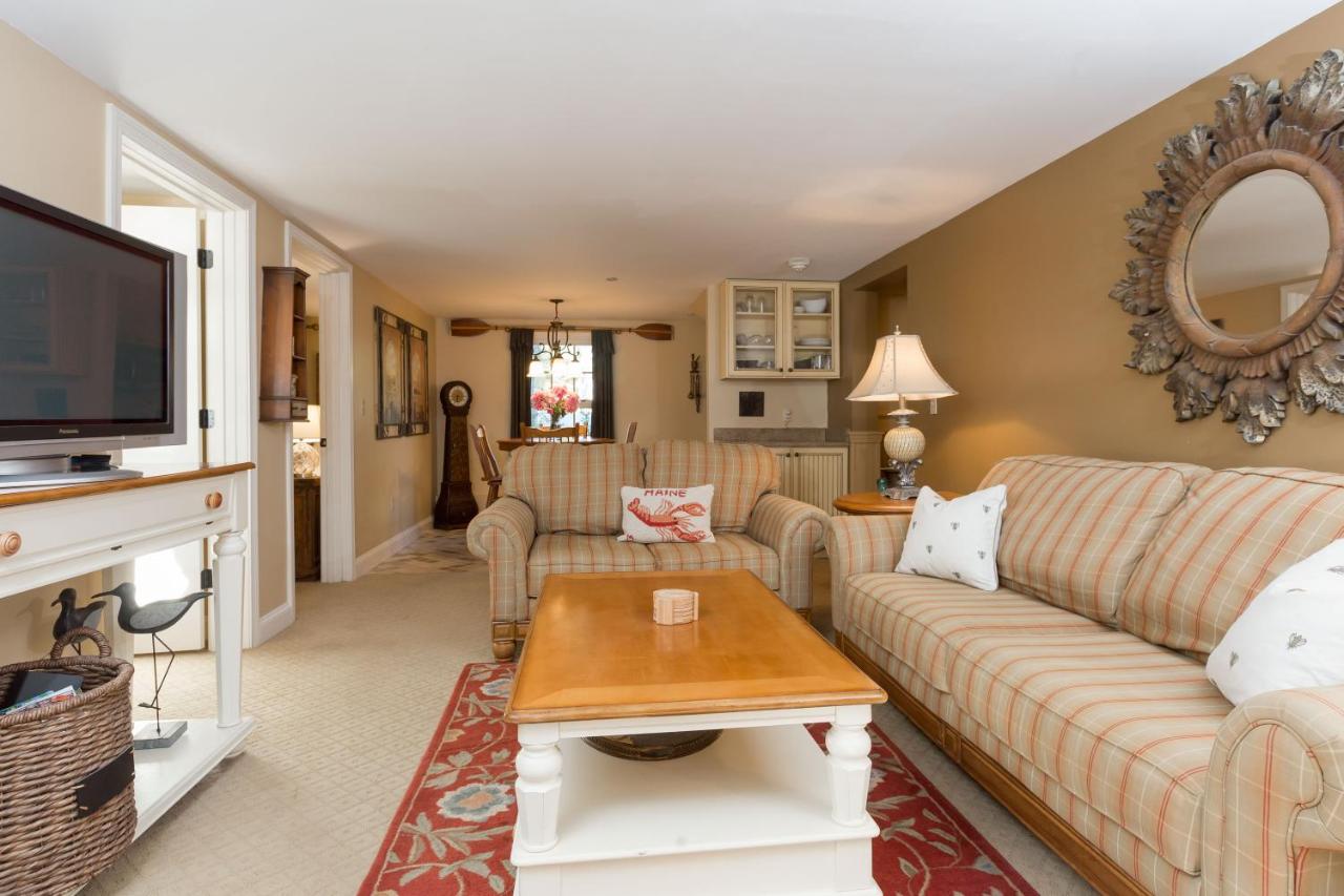 Deluxe Queen Suite at Sheepscot Harbour Village Resort