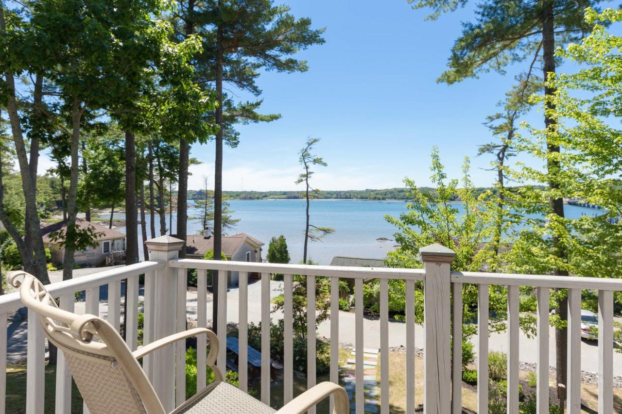 Queen Room with Balcony at Sheepscot Harbour Village Resort