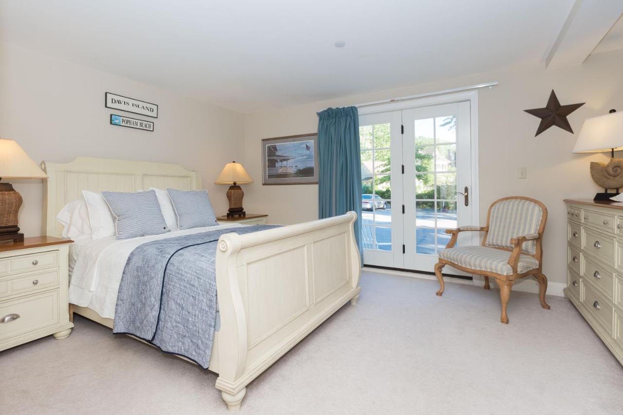 Queen Room at Sheepscot Harbour Village Resort