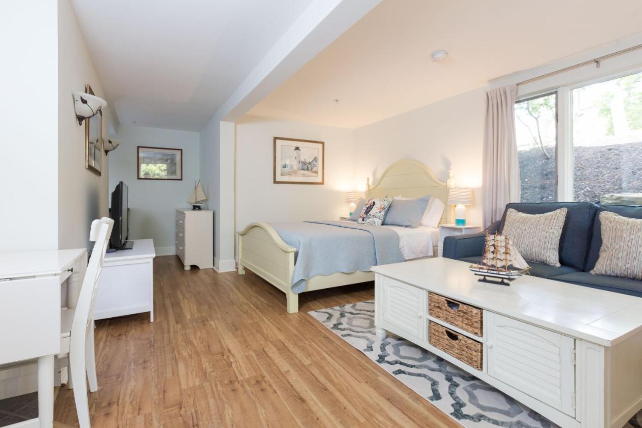 Queen Suite at Sheepscot Harbour Village Resort