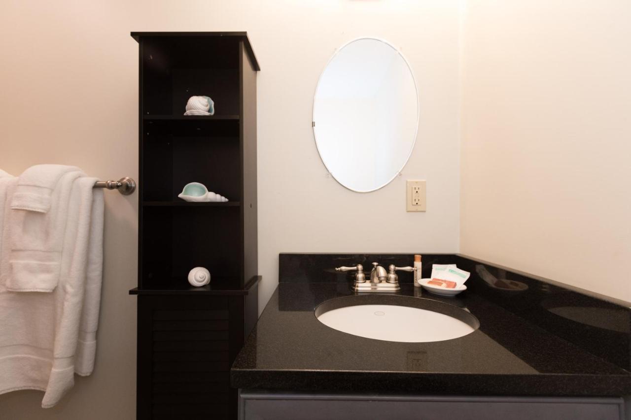Queen Suite at Sheepscot Harbour Village Resort