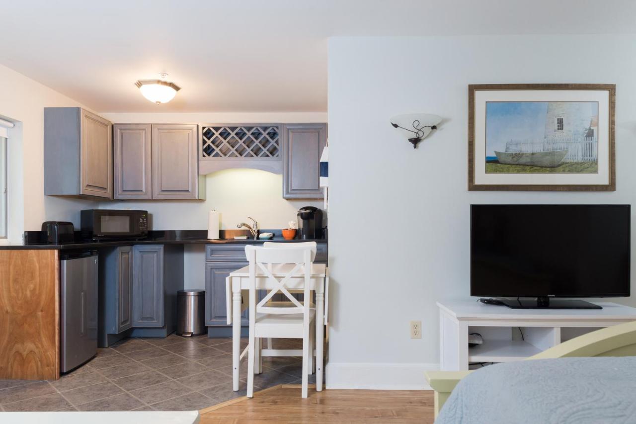 Queen Suite at Sheepscot Harbour Village Resort