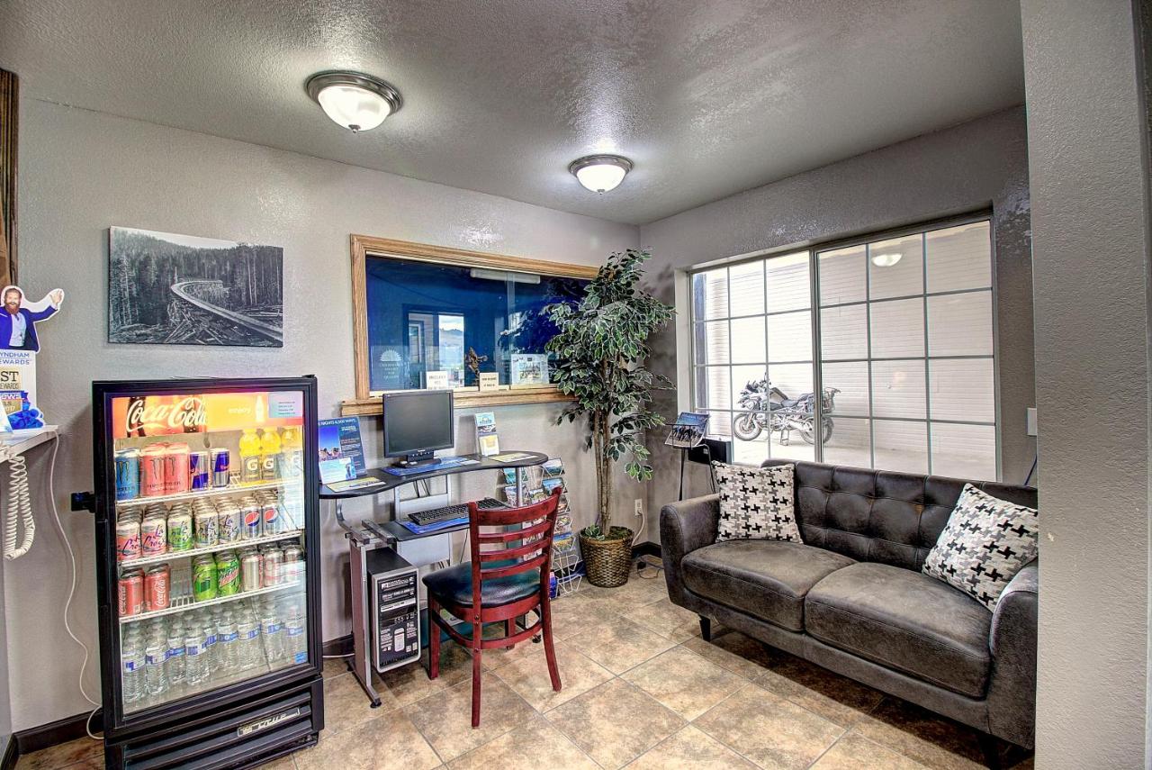 | Days Inn & Suites by Wyndham Lolo