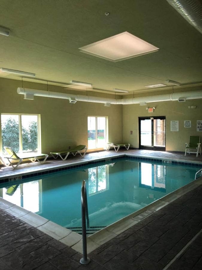 | Countryview Inn & Suites