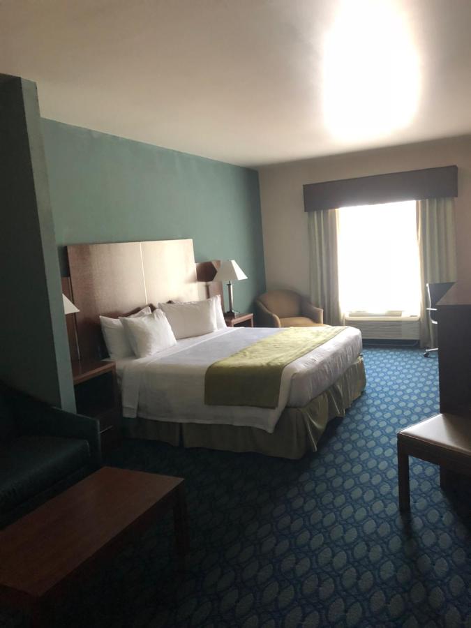 | Countryview Inn & Suites