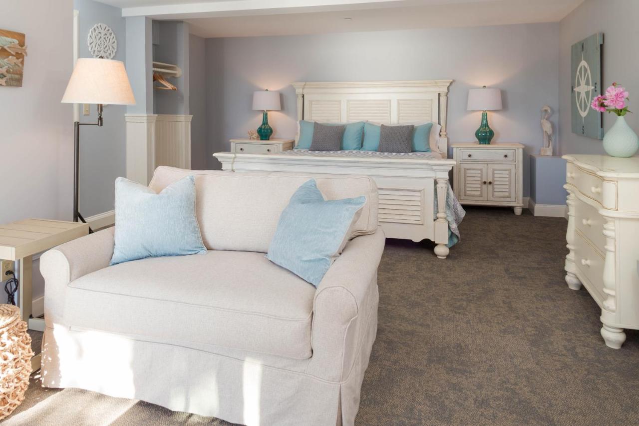 King Room with Sea View 306 at Sheepscot Harbour Village Resort