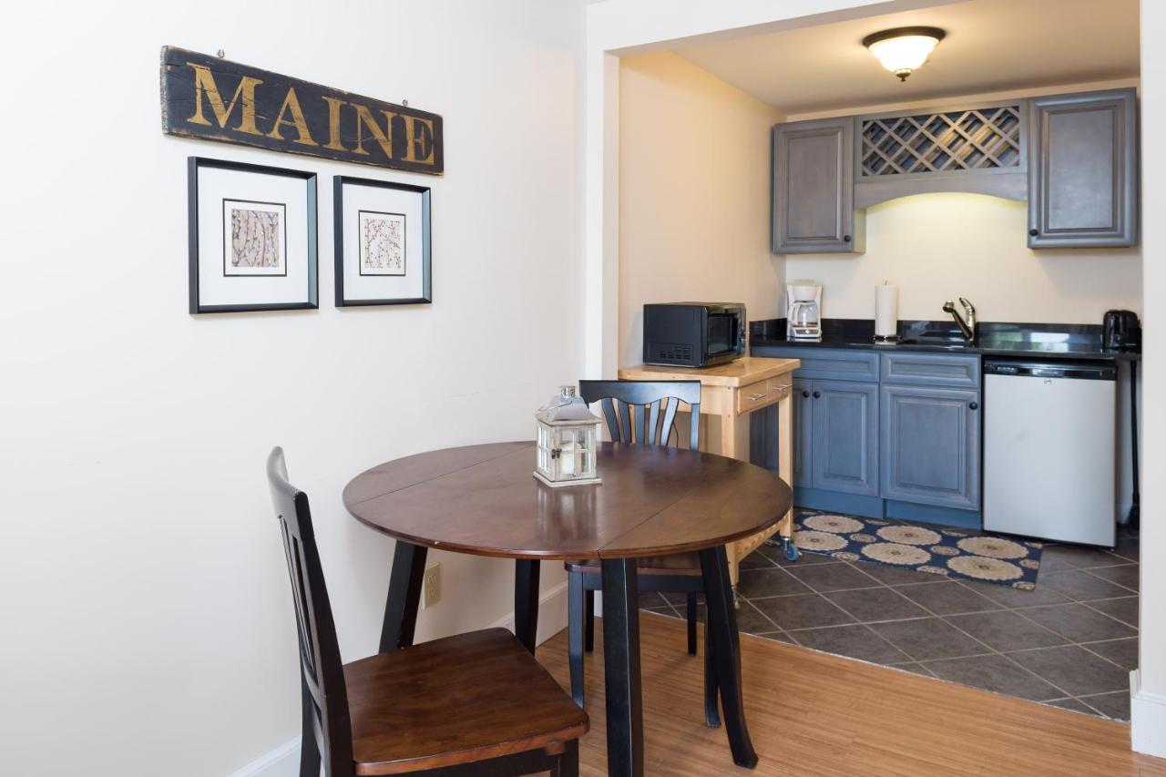 King Suite with Spa Bath at Sheepscot Harbour Village Resort