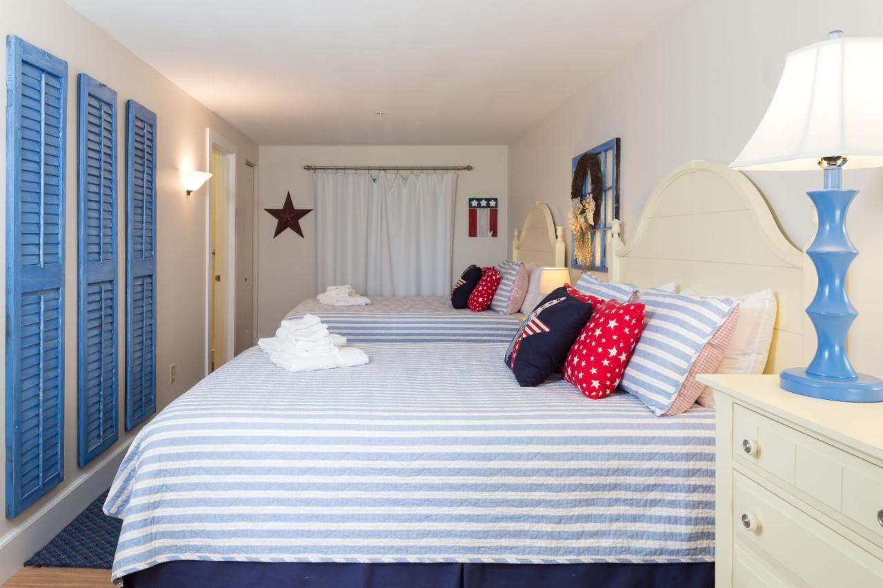King Suite with Spa Bath at Sheepscot Harbour Village Resort