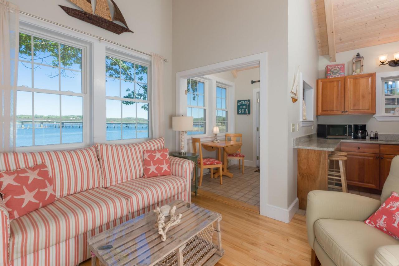 Deluxe Queen Room at Sheepscot Harbour Village Resort