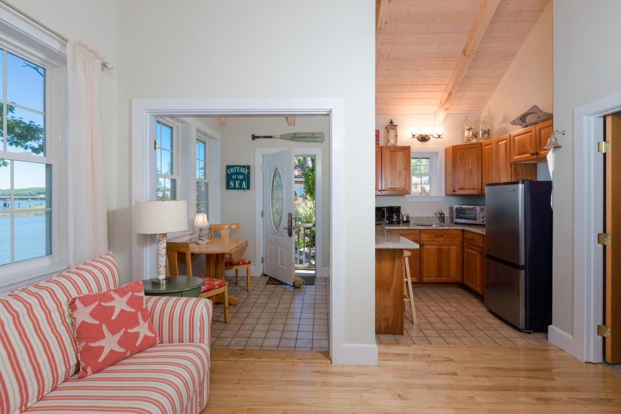 Deluxe Queen Room at Sheepscot Harbour Village Resort