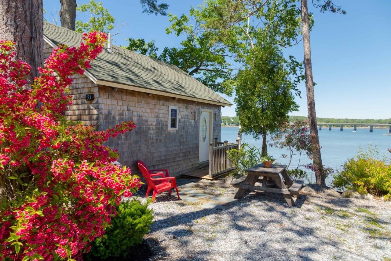 Deluxe Queen Room at Sheepscot Harbour Village Resort