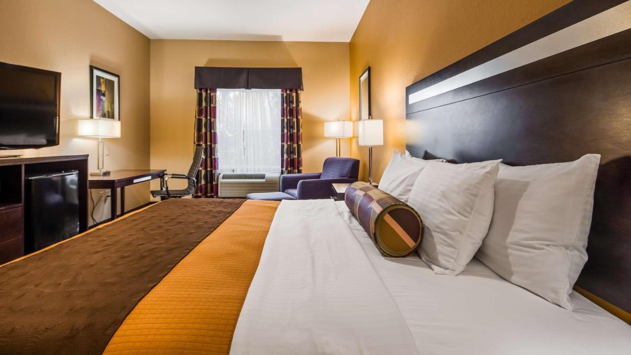 | Best Western Plus Kenedy Inn
