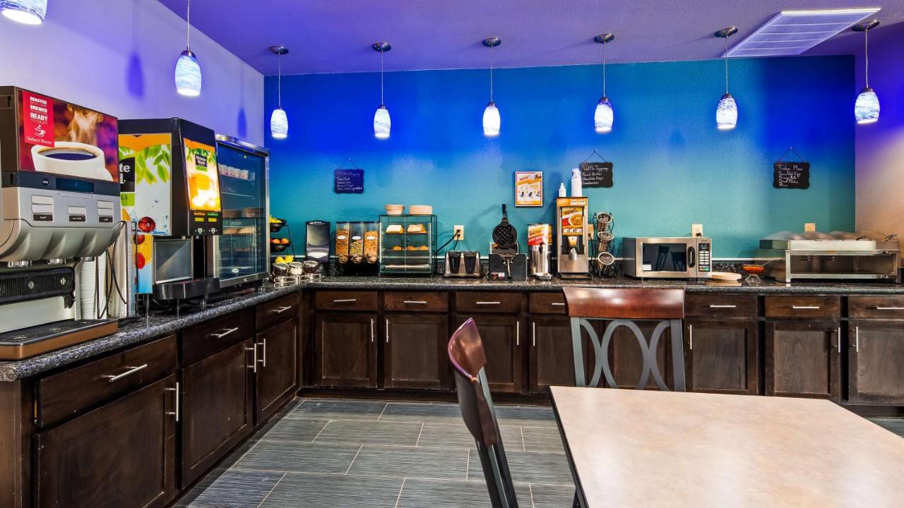 | Best Western Plus Kenedy Inn