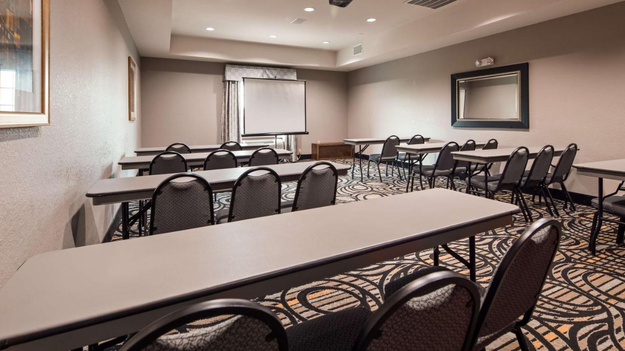 | Best Western Plus Kenedy Inn