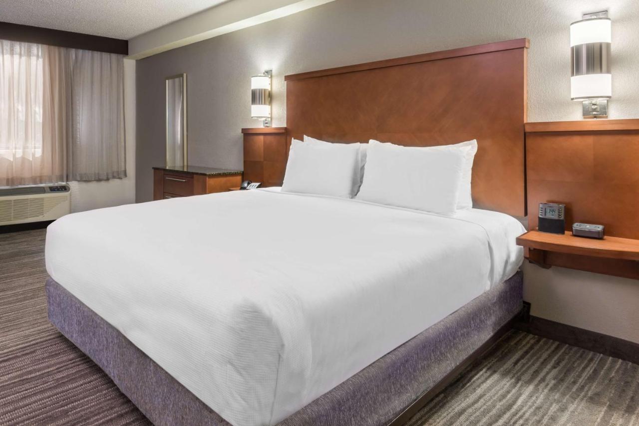 King Room with Bath Tub - Disability Access at Hyatt Place Ft. Lauderdale/Plantation