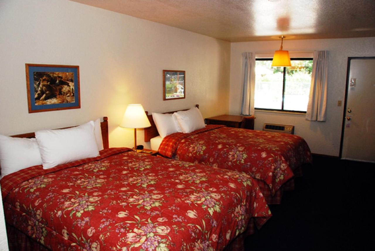 | Christmas Tree Inn