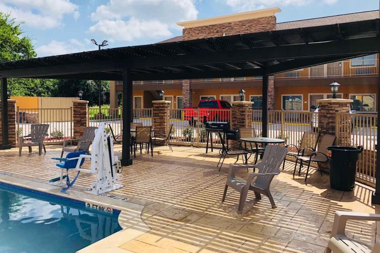 | Super 8 by Wyndham Houston Northwest Cypress