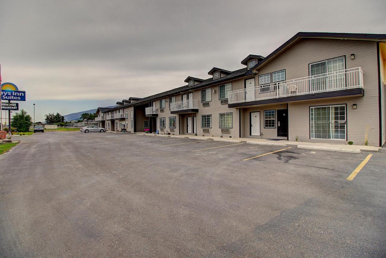 | Days Inn & Suites by Wyndham Lolo