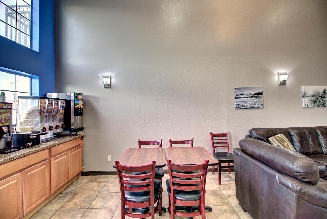 | Days Inn & Suites by Wyndham Lolo