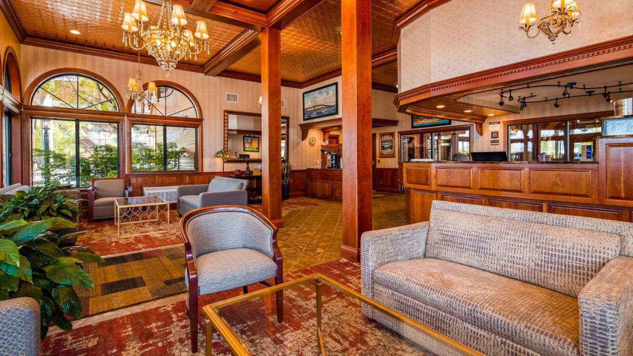 | Best Western Plus Dockside Waterfront Inn