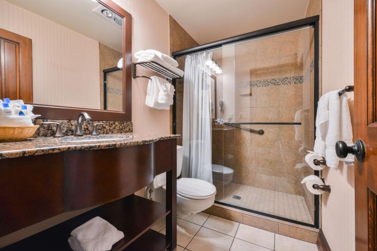 King Room with Fireplace - Non smoking at Best Western Edgewater Resort