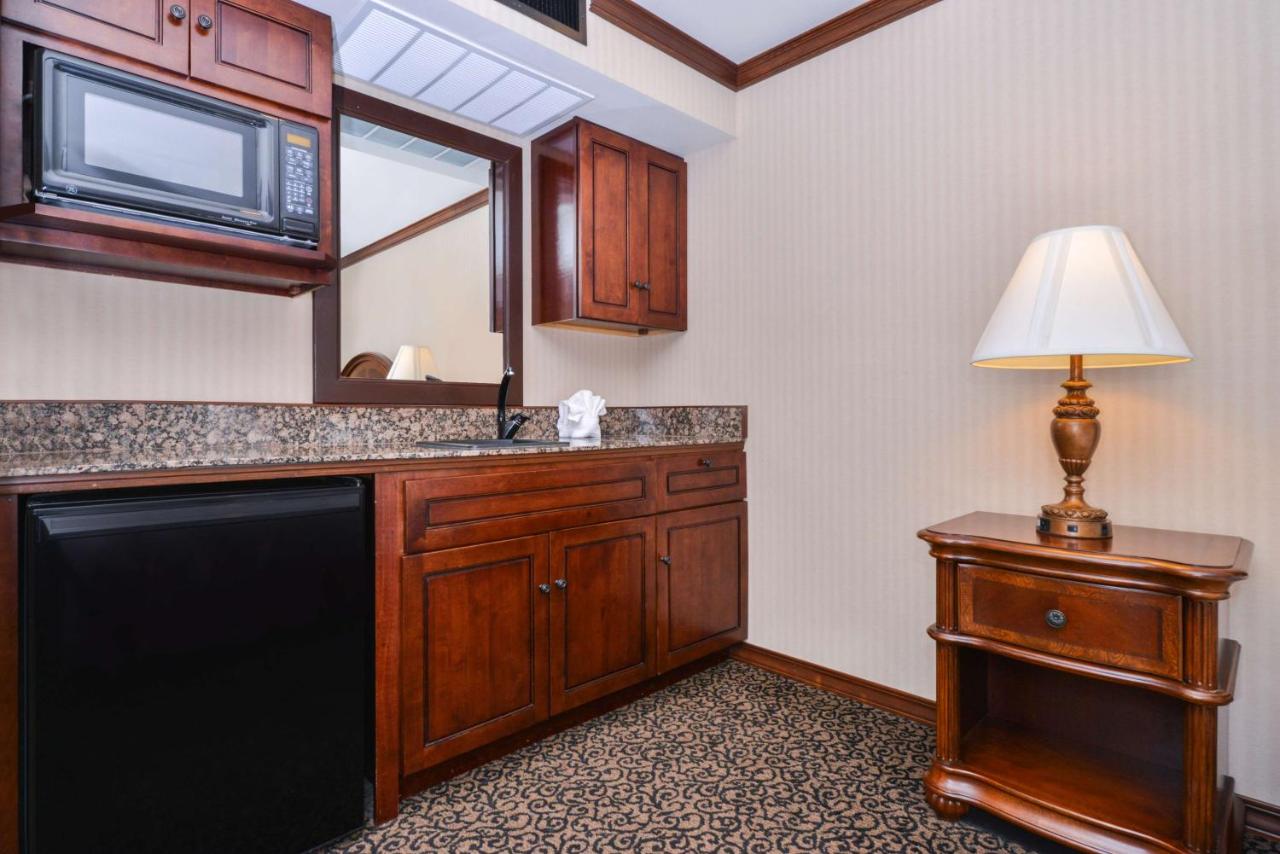 King Room with Kitchenette - Non smoking at Best Western Edgewater Resort