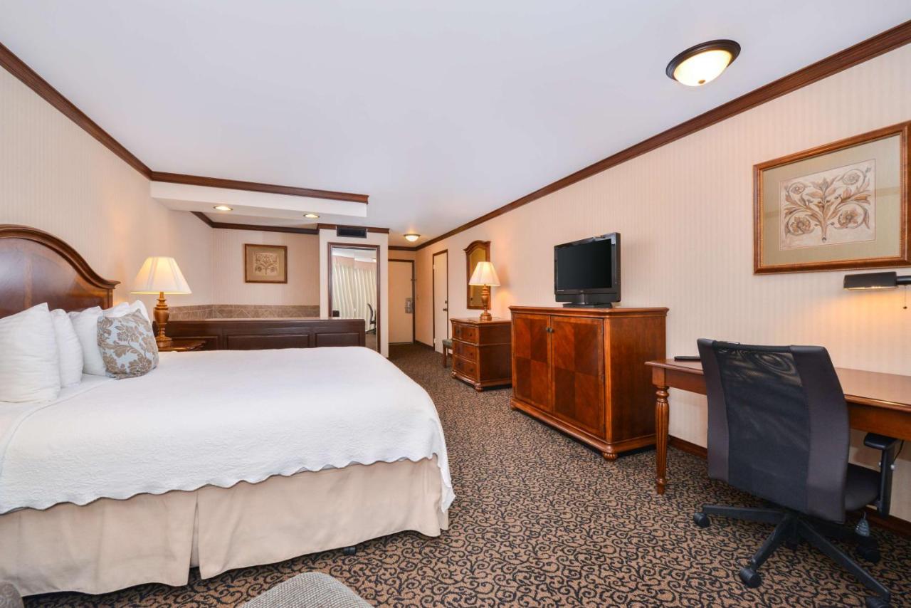 King Room with Whirlpool - Ground Floor - Non smoking at Best Western Edgewater Resort