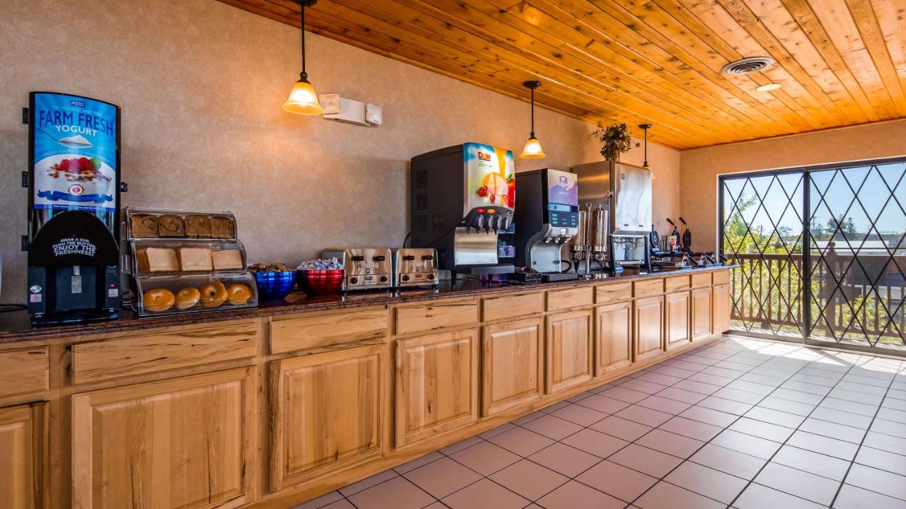| Best Western Plus Dockside Waterfront Inn