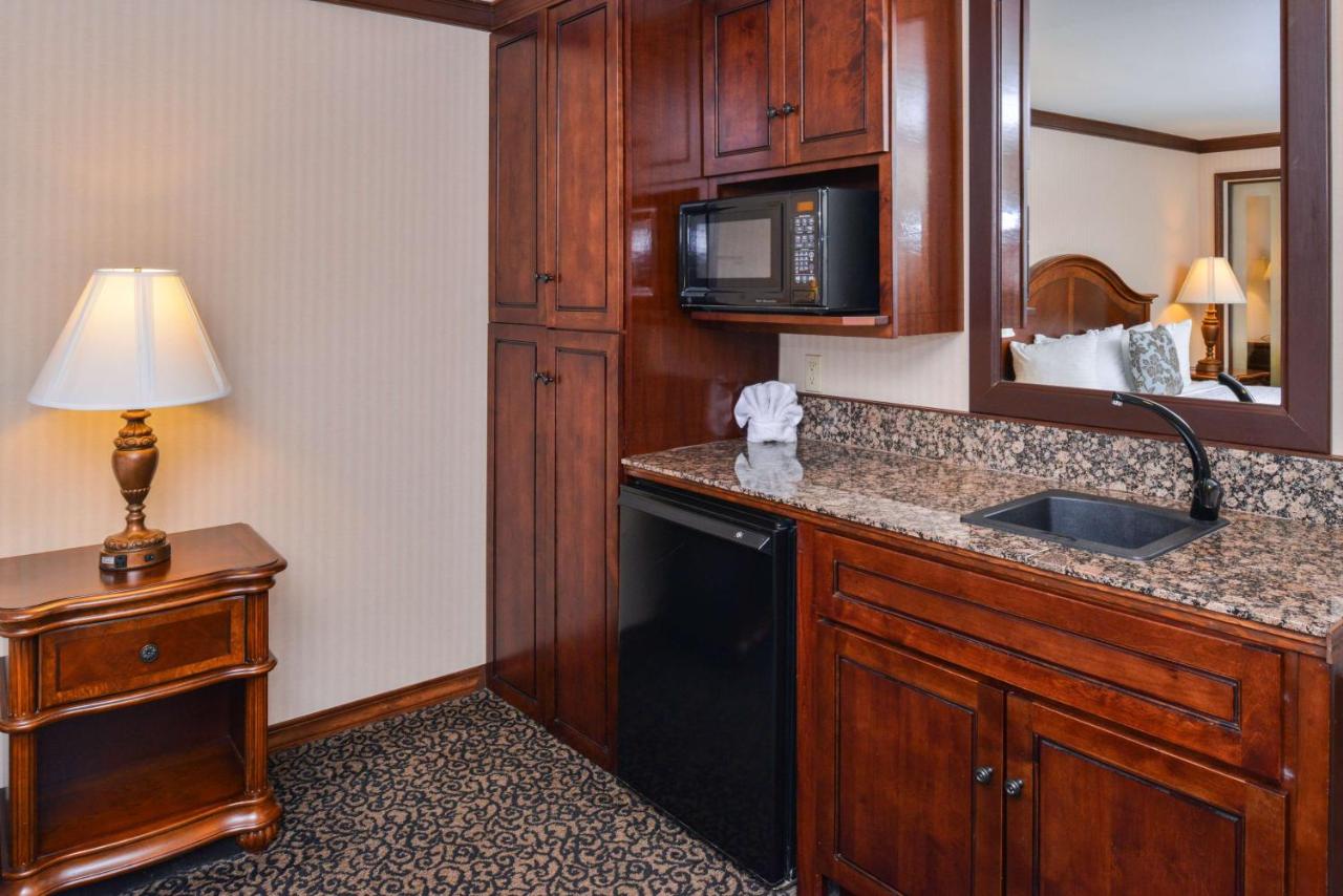 | Best Western Edgewater Resort