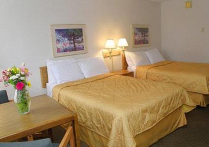 Queen Room with Two Queen Beds - Non-Smoking at Econo Lodge Billings