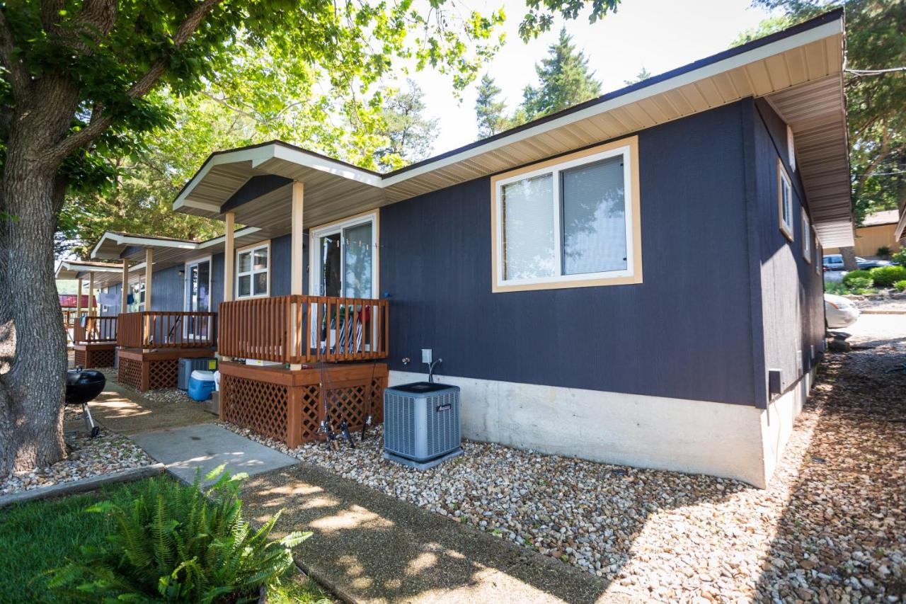Three-Bedroom Deluxe Cabin at Point View Resort