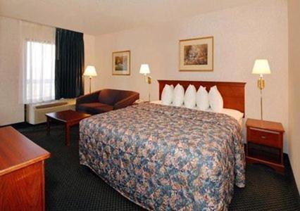 King Room - Smoking at Quality Inn Roanoke near Lake Gaston