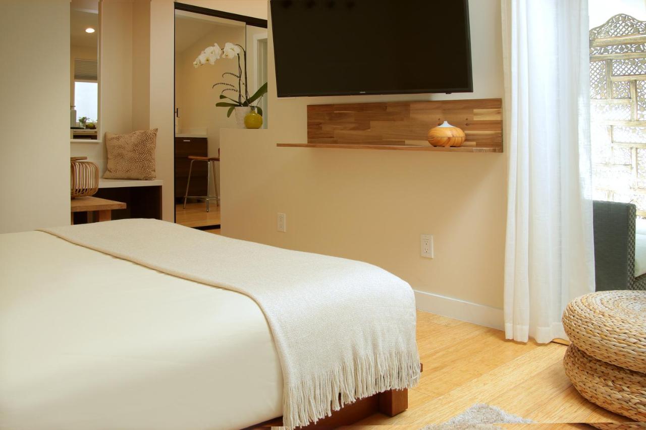 | Inn at Moonlight Beach