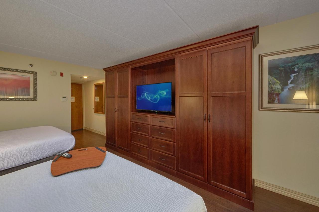 Queen Room with Two Queen Beds at The Inn On The River