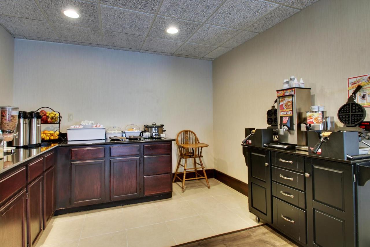 | Wingfield Inn & Suites