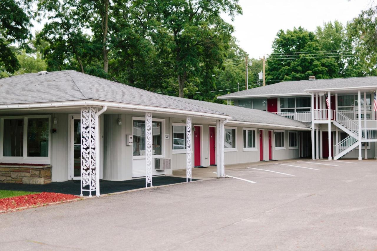  | Grand Traverse Motel