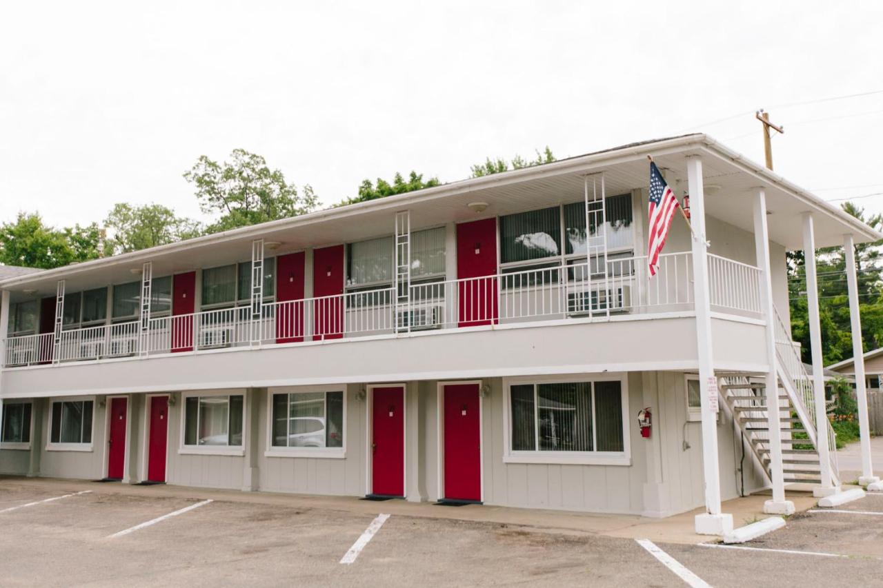  | Grand Traverse Motel