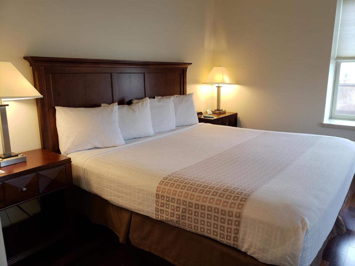 Studio Apartment at Grand Eastonian Hotel & Suites