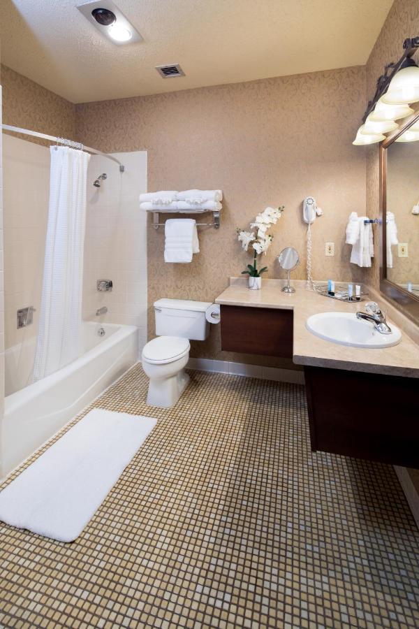  | Grand Gateway Hotel