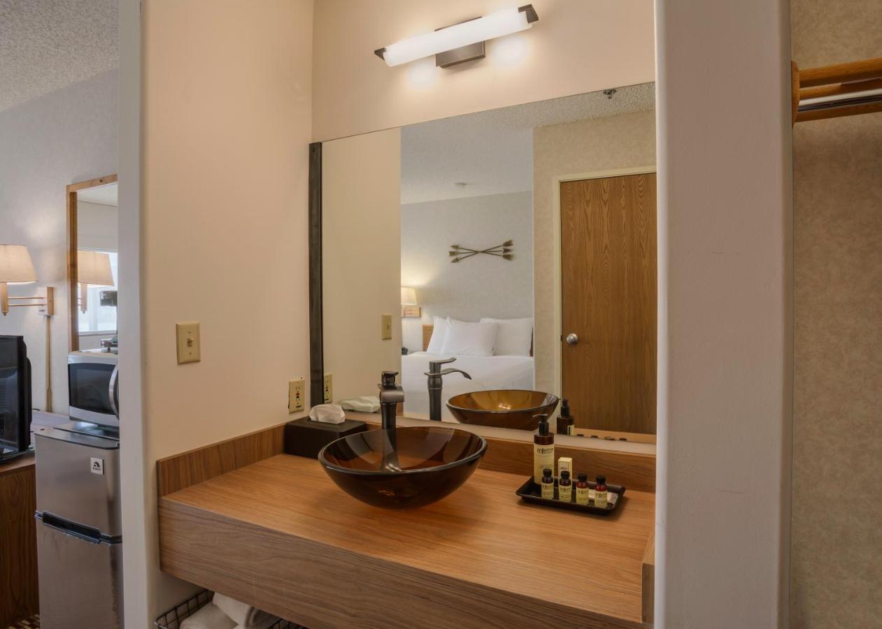 Queen Room at Red Sands Hotel & Spa