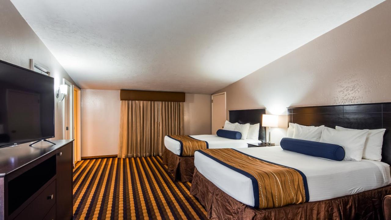 Queen Room with Two Queen Beds - Non-Smoking at Best Western New Oregon