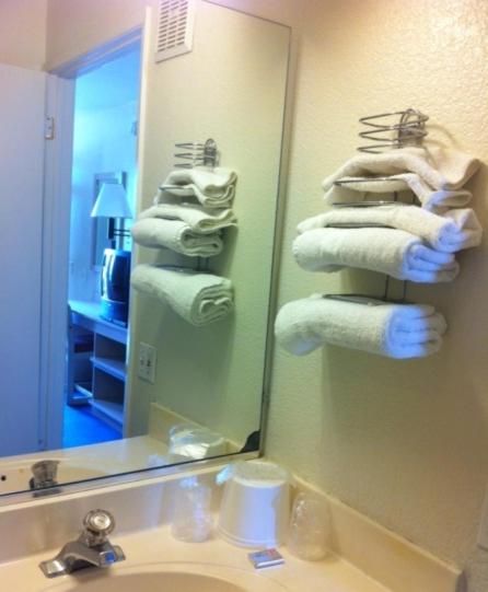 | Hilltop Inn & Suites