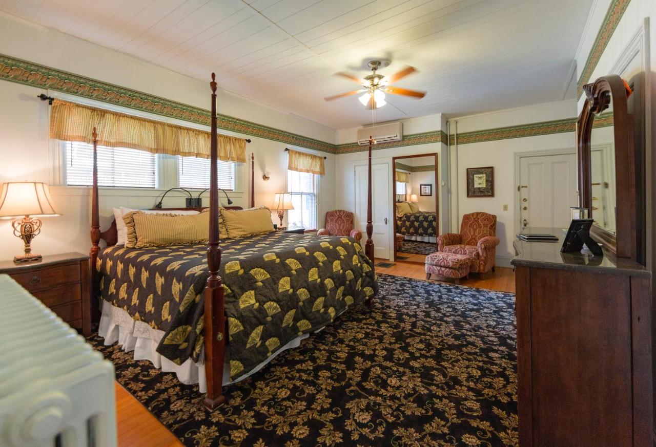 | The Elmhurst Inn