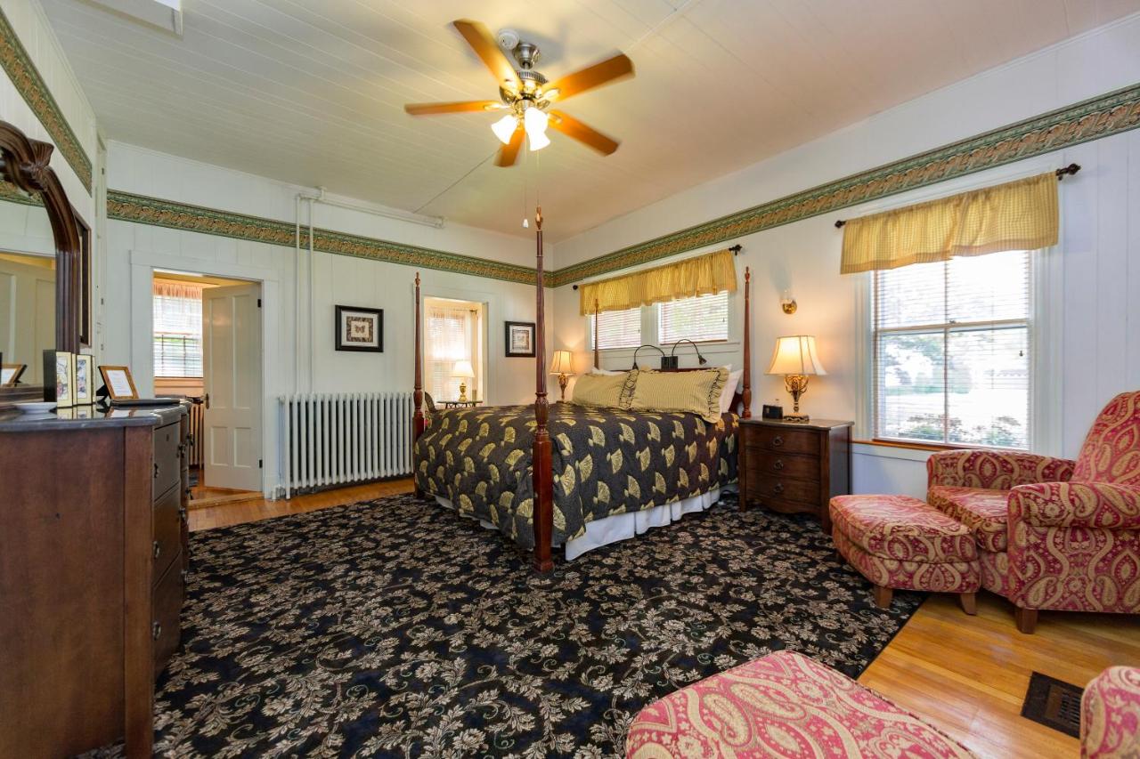 | The Elmhurst Inn