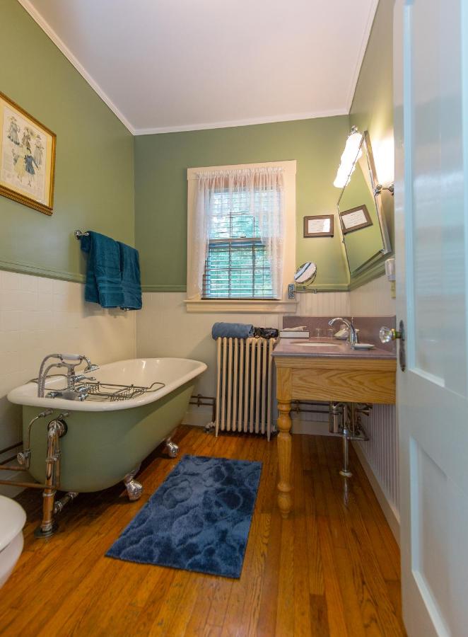 | The Elmhurst Inn