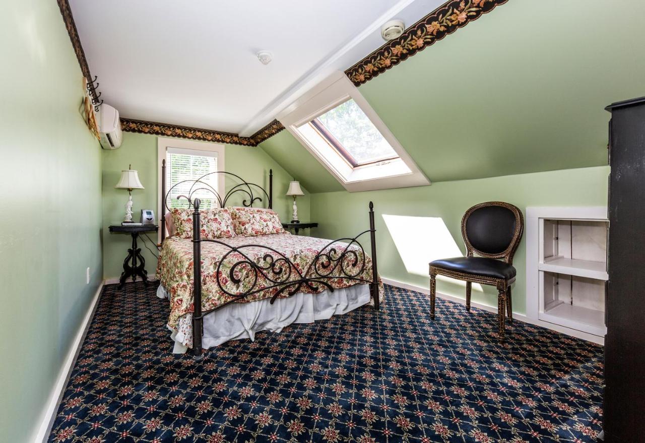 | The Elmhurst Inn